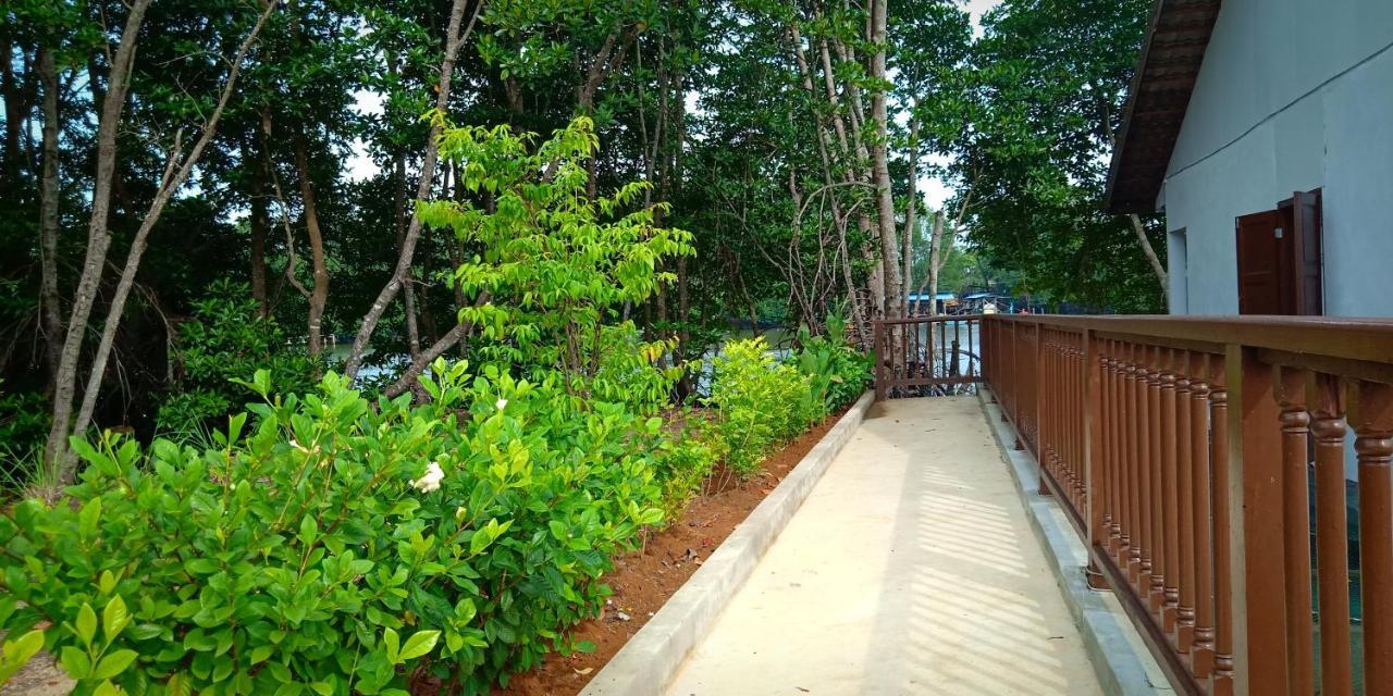 Noor Arfa River Chalet Kuala Terengganu Exterior photo